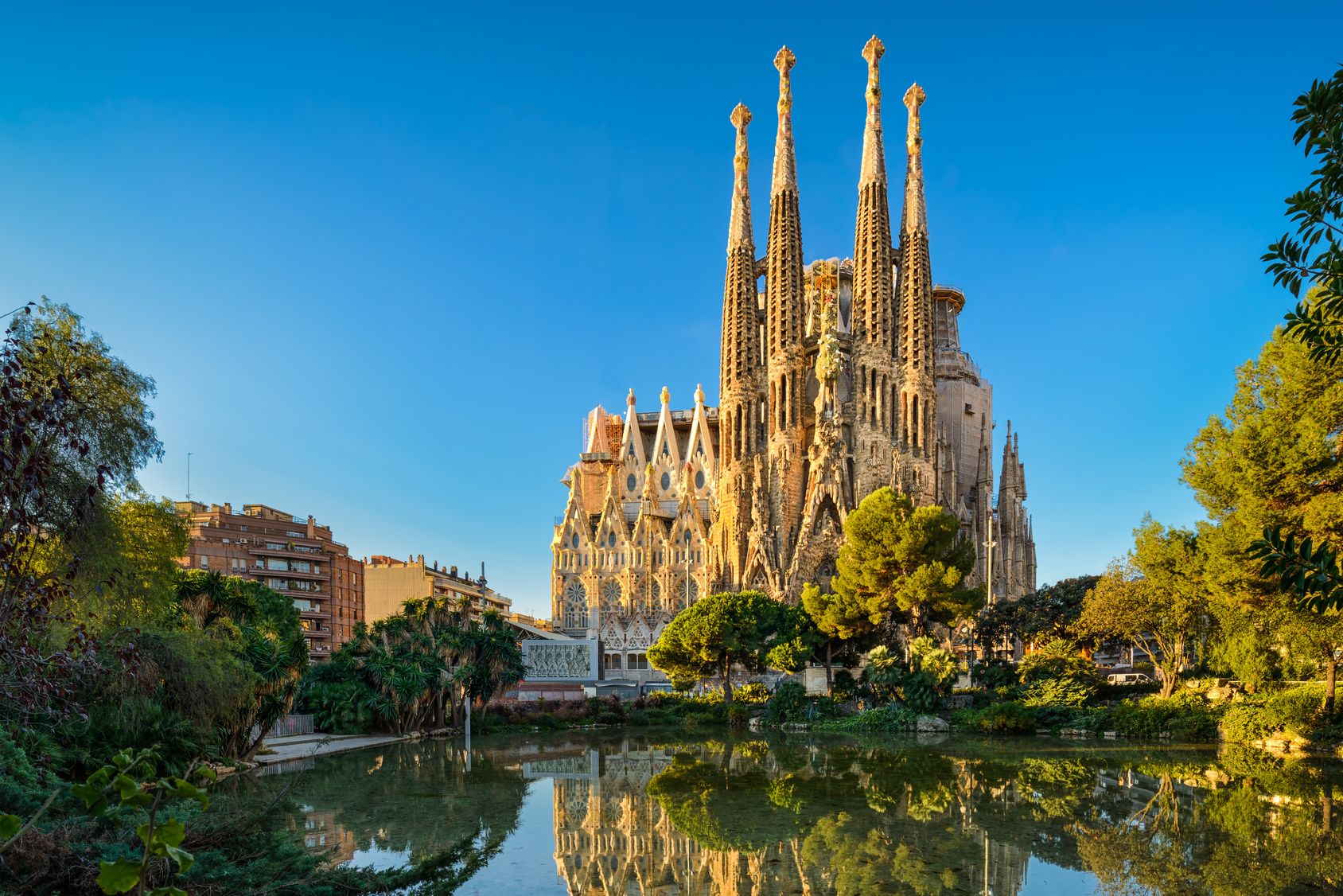 Is Barcelona friendly for new residents?Check whether its worth moving in