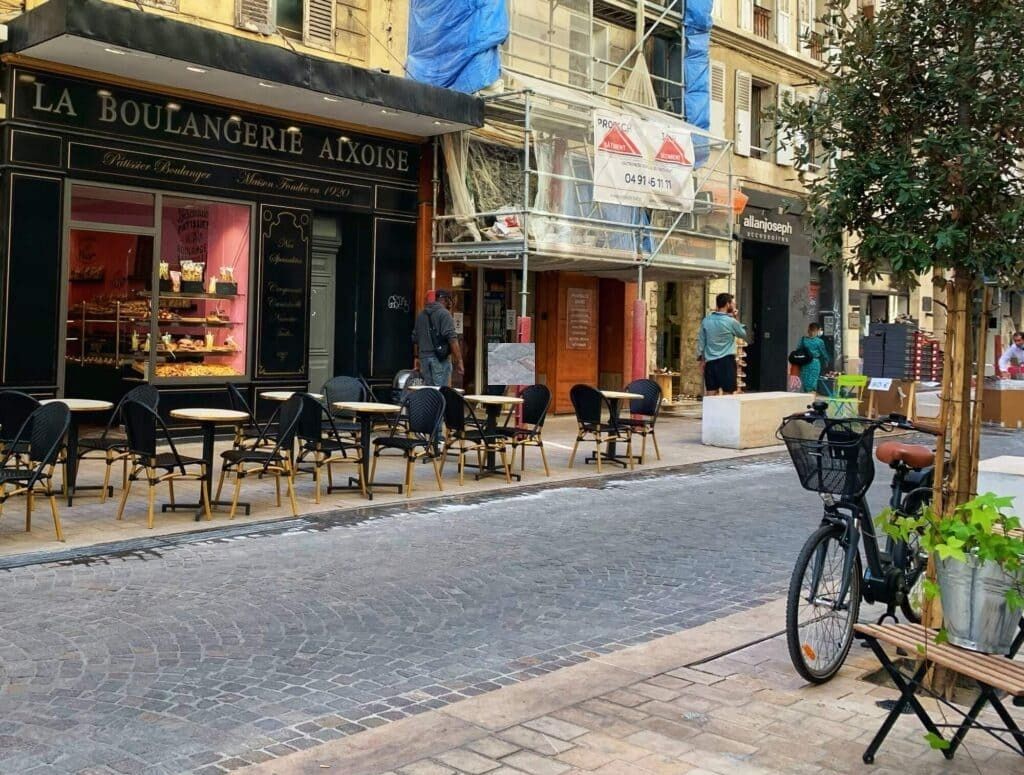 what restaurants and pubs to visit what you move to marseille
