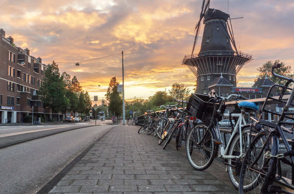 Moving from UK to Netherlands - social life